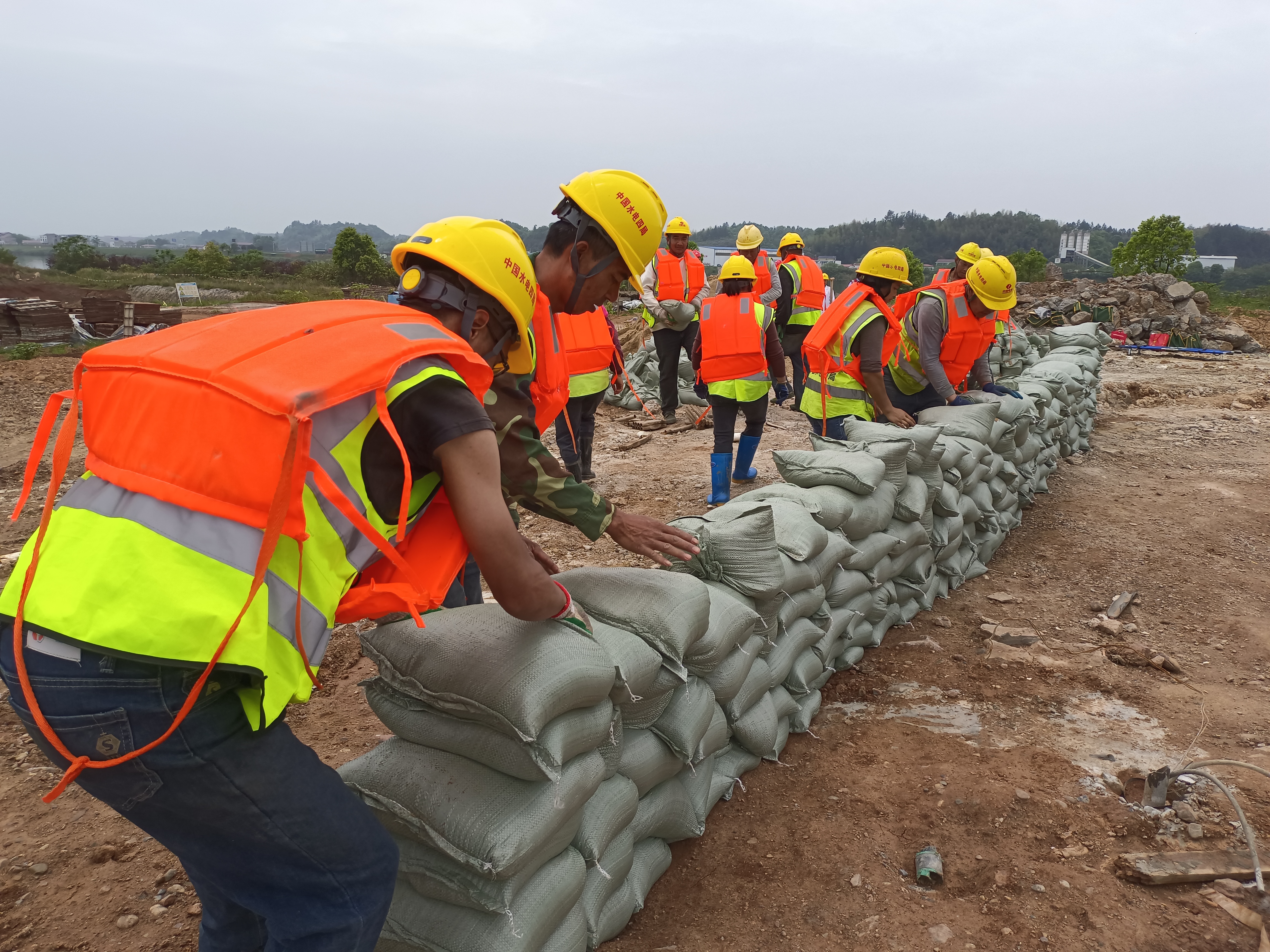 以“演”促防，以“練”備戰！株洲航電 擴機項目開展防汛搶險救災應急演練