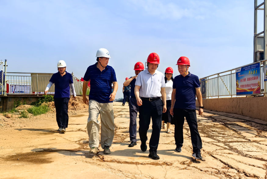 張小雁赴株洲航電開展項(xiàng)目建設(shè)攻堅(jiān)調(diào)研和“夏送清涼”慰問(wèn)活動(dòng)